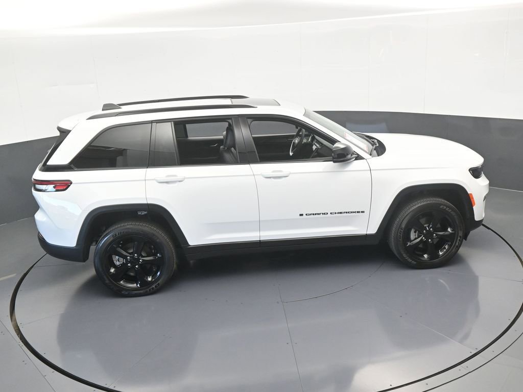 Used 2025 Jeep Grand Cherokee Altitude image 52