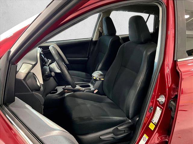 Used 2018 Toyota RAV4 LE image 27