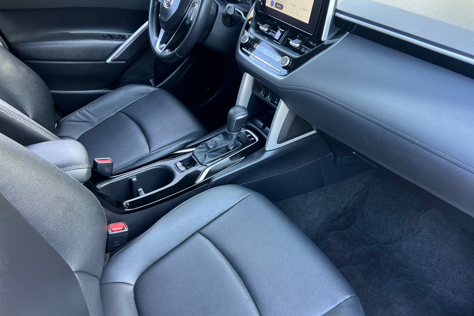 Certified 2025 Toyota Corolla Cross XLE FWD image 19