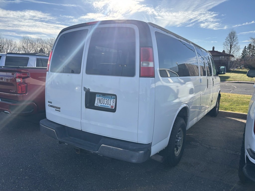Used 2017 Chevrolet Express 3500 Extended image 5