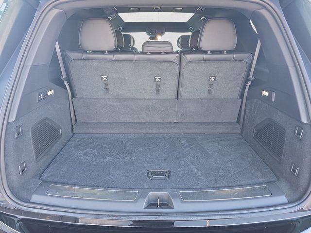 Used 2026 Cadillac Escalade IQL Sport 1 w/ LPO, ONYX Package AWD/4WD image 13