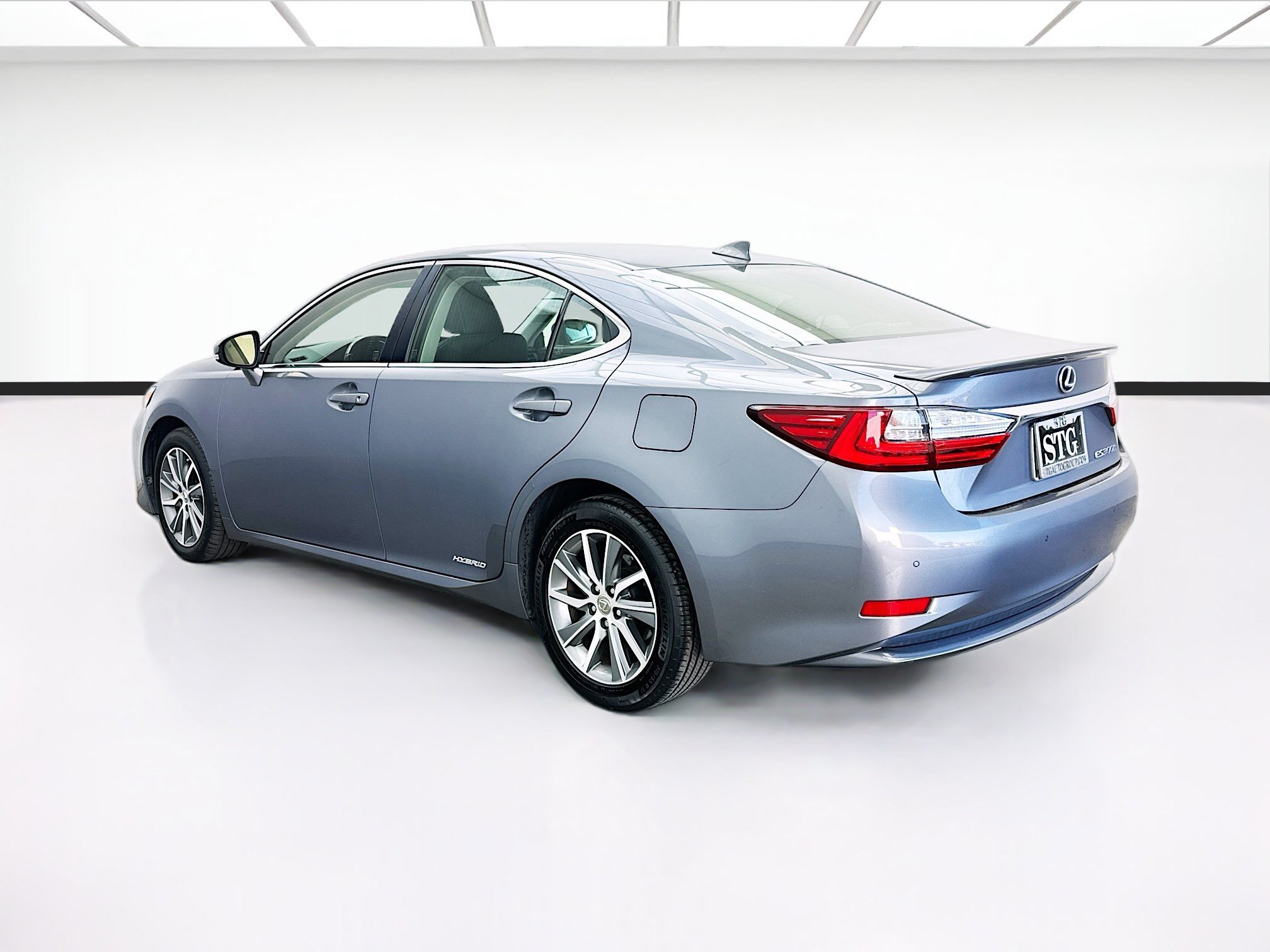 Used 2017 Lexus ES 300h w/ Luxury Package FWD image 6