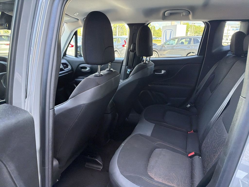 Used 2023 Jeep Renegade Latitude AWD/4WD image 23
