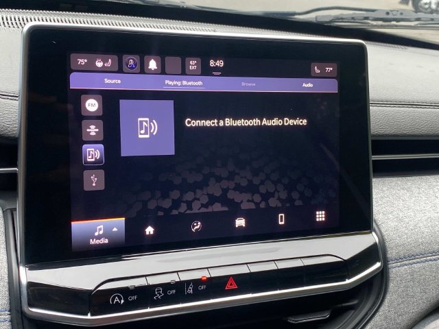 Used 2023 Jeep Compass Latitude w/ Sun and Sound Group AWD/4WD image 23