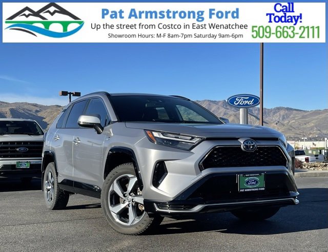 Used 2023 Toyota RAV4 SE image 1