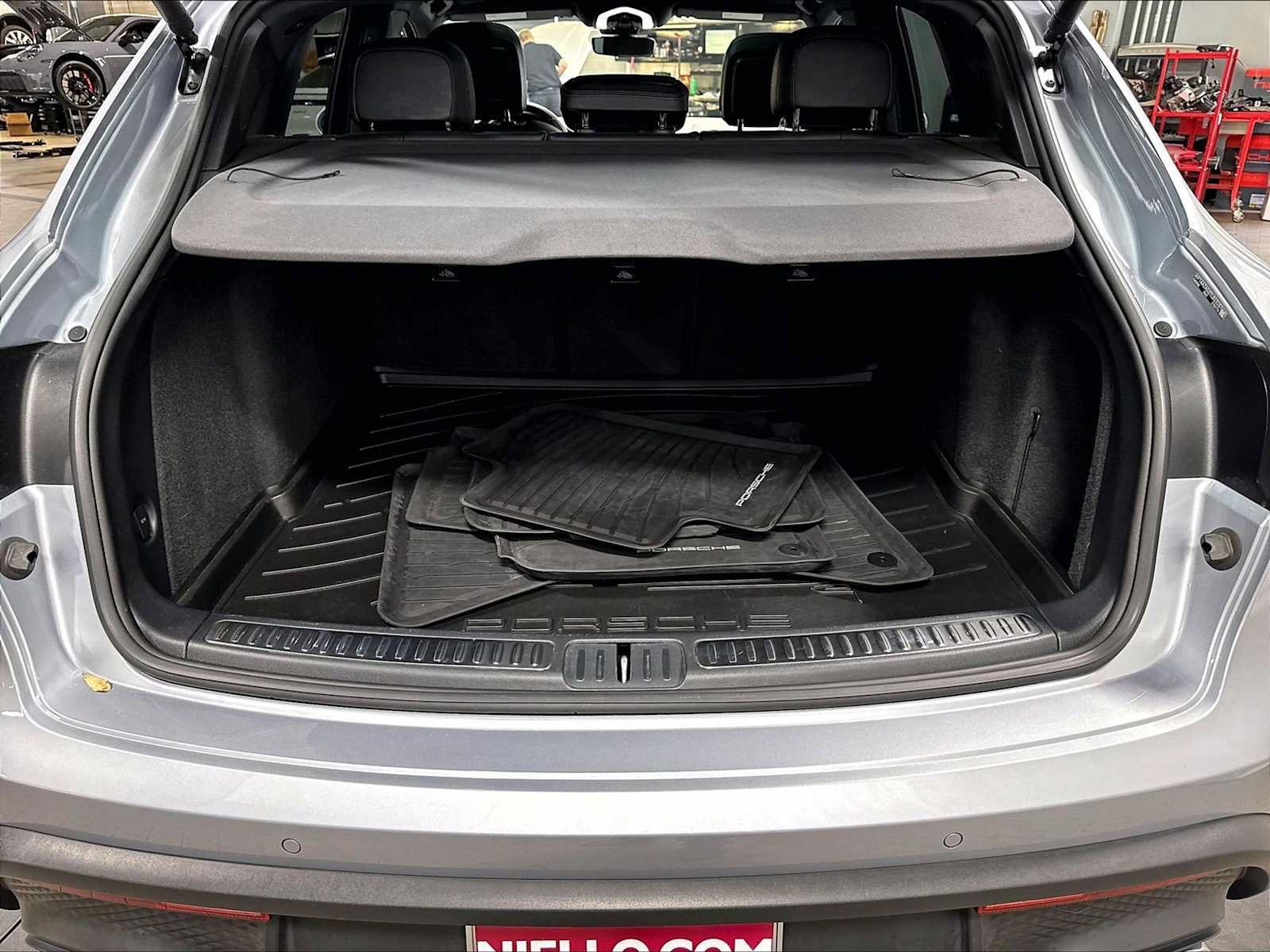 Used 2026 Porsche Macan AWD/4WD image 40