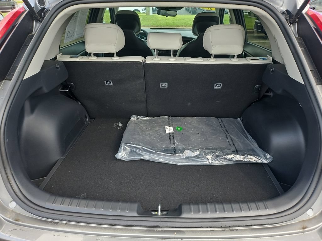Used 2025 Kia Niro EX Touring FWD image 19