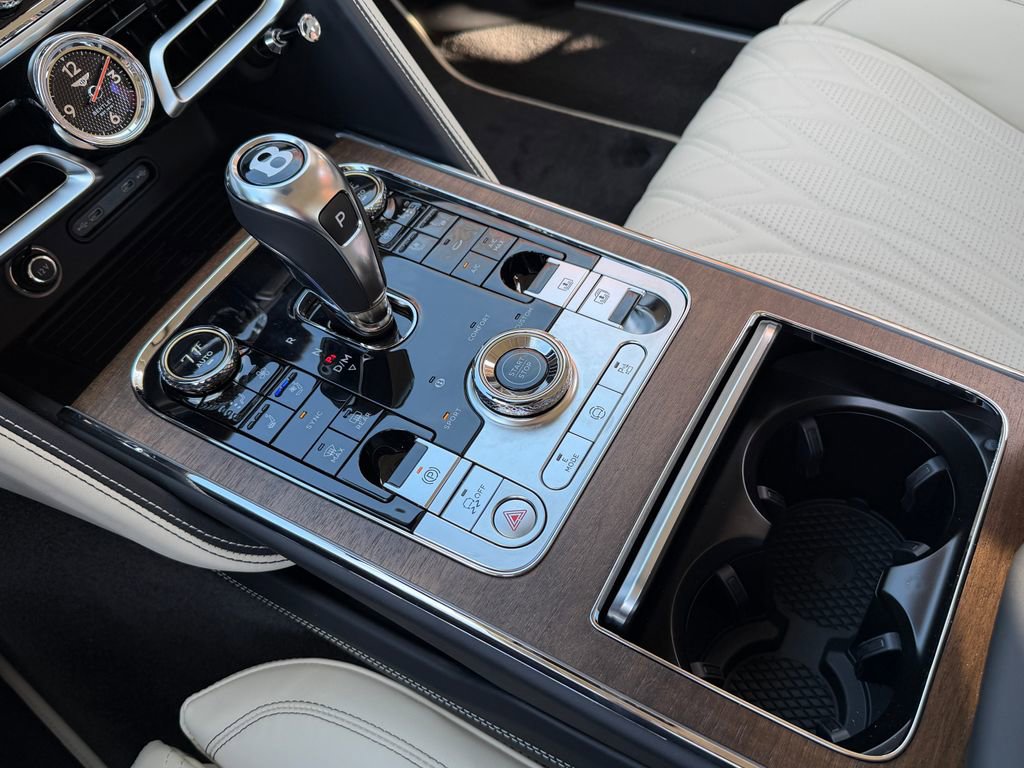 New 2026 Bentley Flying Spur Azure image 31