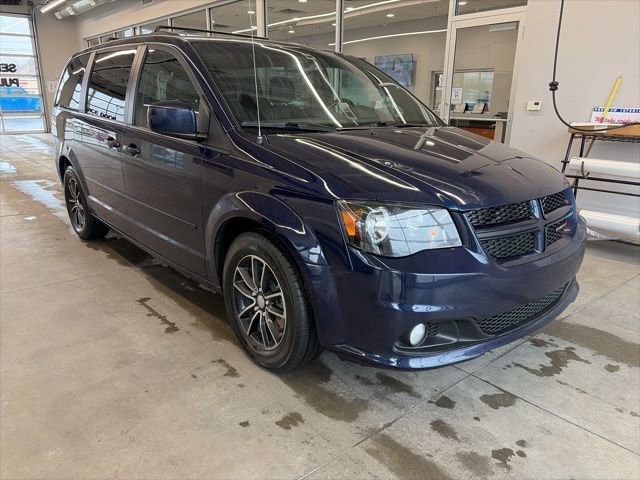 Used 2017 Dodge Grand Caravan GT image 3