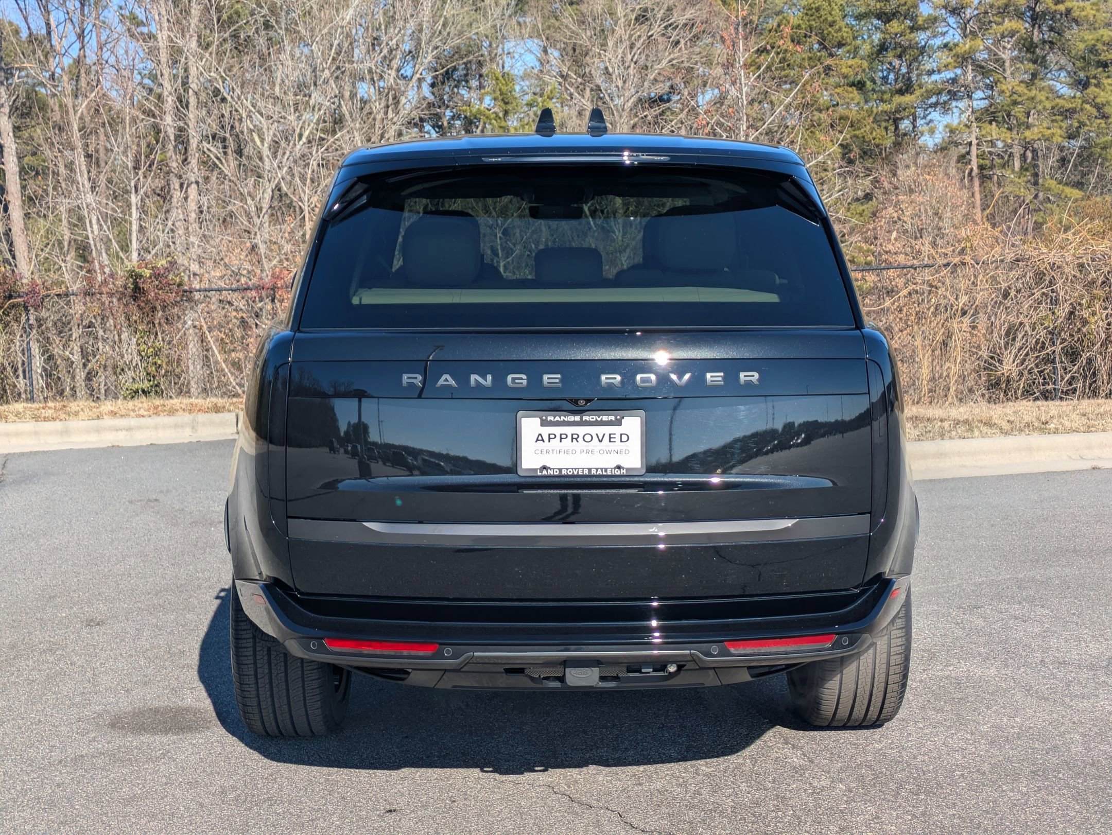 Certified 2025 Land Rover Range Rover SE image 6