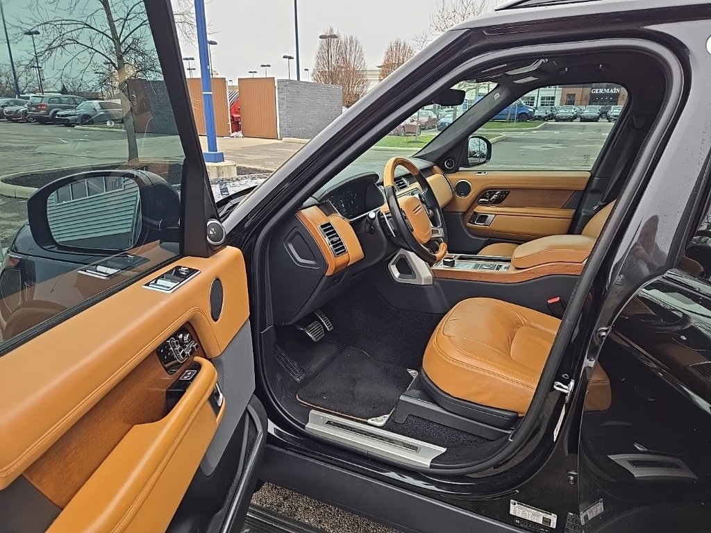 Used 2019 Land Rover Range Rover Autobiography image 16