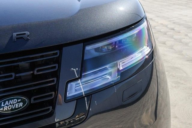 New 2025 Land Rover Range Rover SE image 10