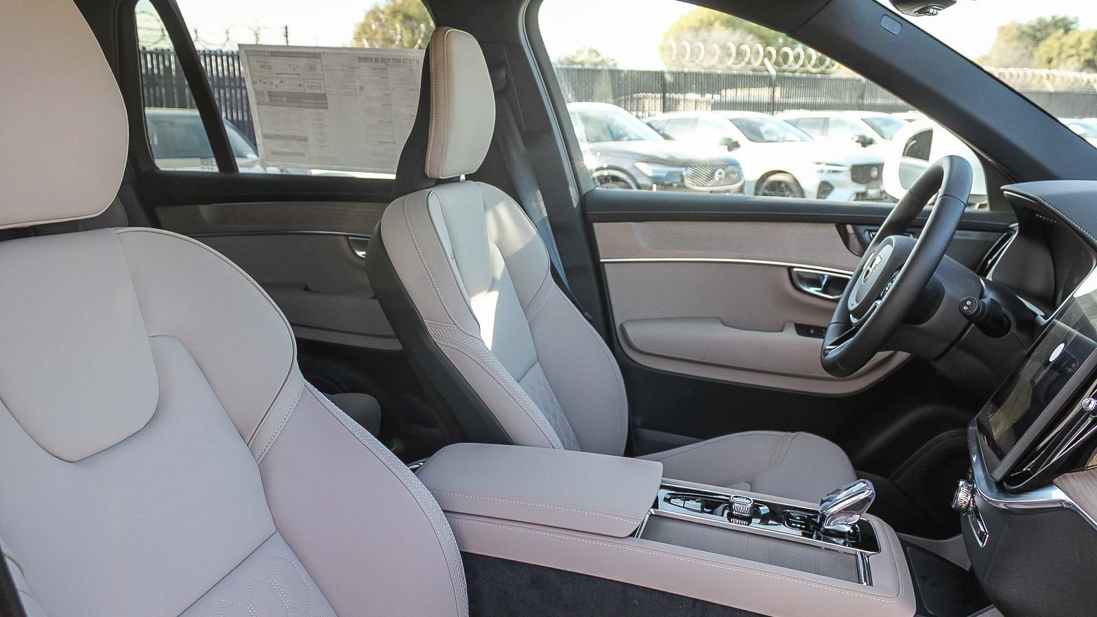 New 2026 Volvo XC90 T8 Plus w/ Protection Package Premier AWD/4WD image 19
