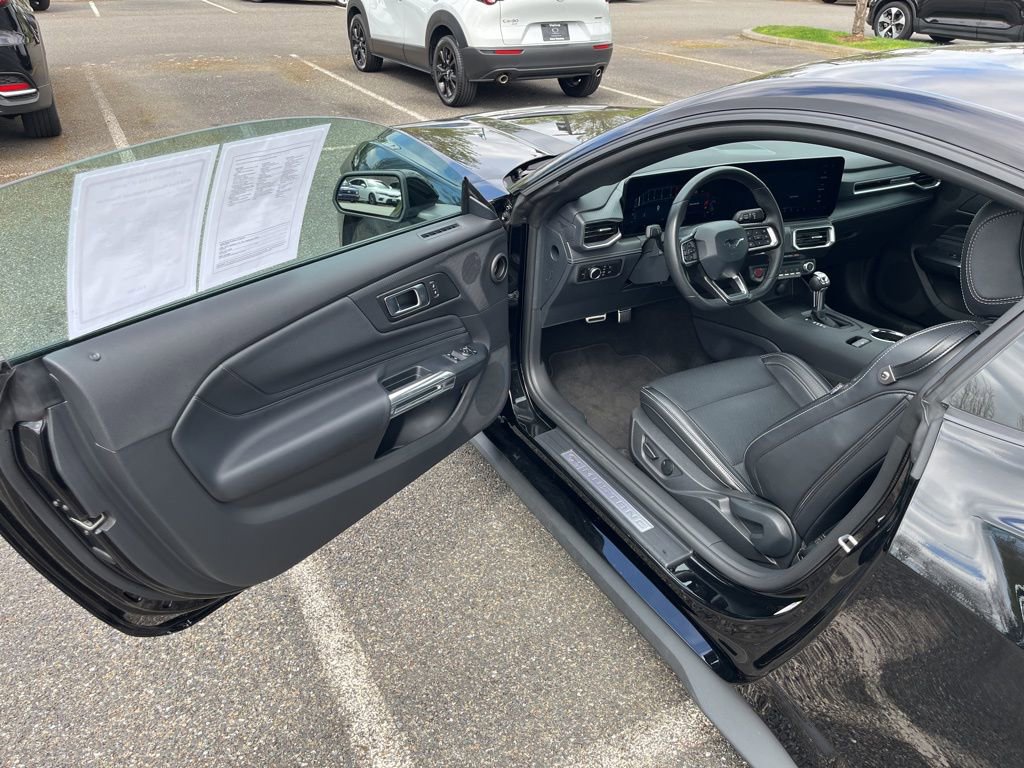 Used 2025 Ford Mustang Premium RWD image 10