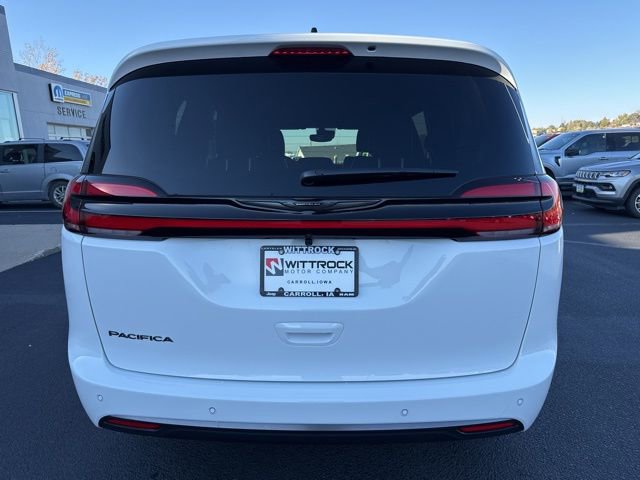 New 2026 Chrysler Pacifica Select image 7