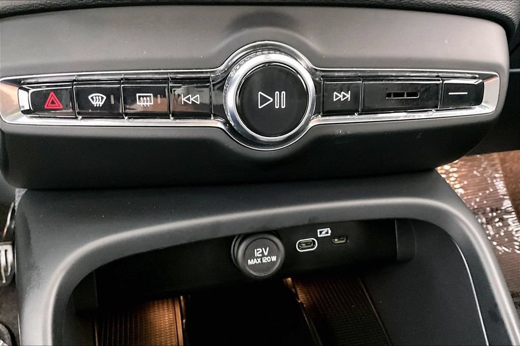 Certified 2023 Volvo C40 P8 Recharge Plus AWD/4WD image 30