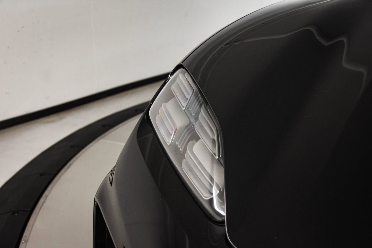 Certified 2025 Porsche Macan Electric image 13