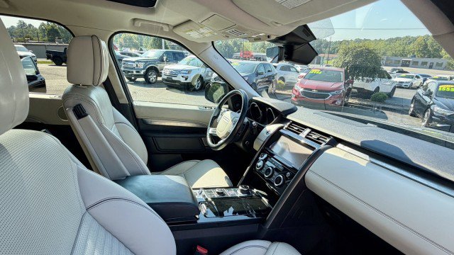 Used 2017 Land Rover Discovery First Edition AWD/4WD image 25