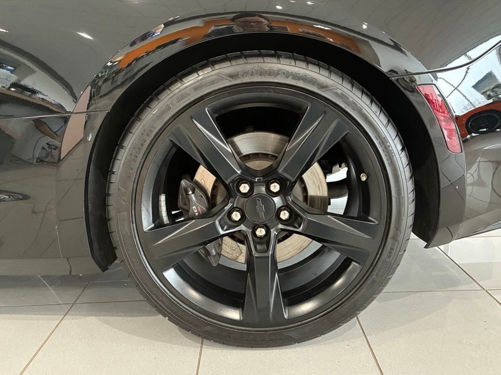 Used 2018 Chevrolet Camaro SS image 17