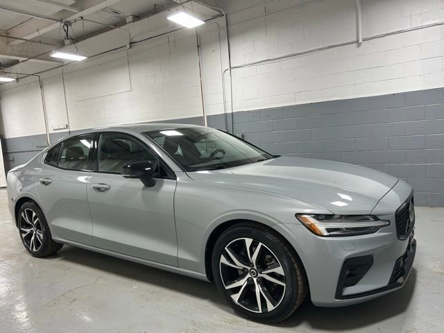 Used 2025 Volvo S60 B5 Core image 4