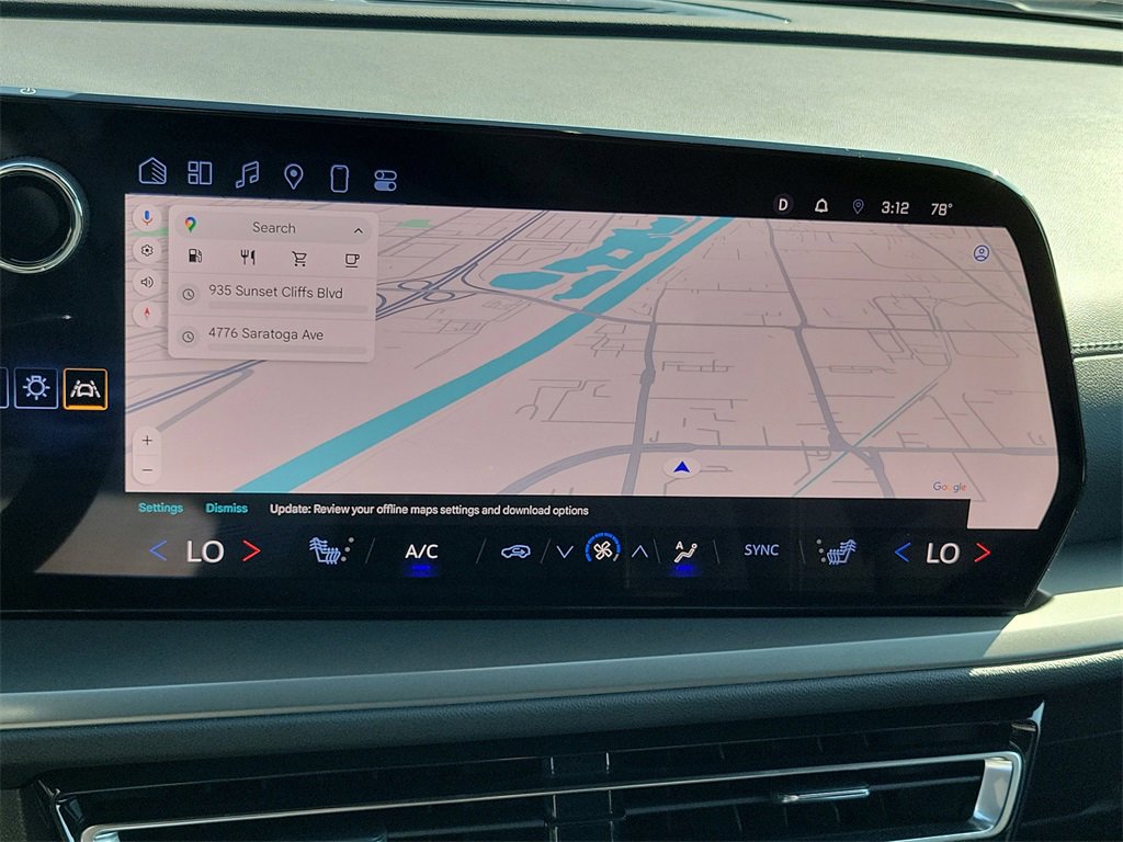 Used 2025 Chevrolet Traverse LT image 12