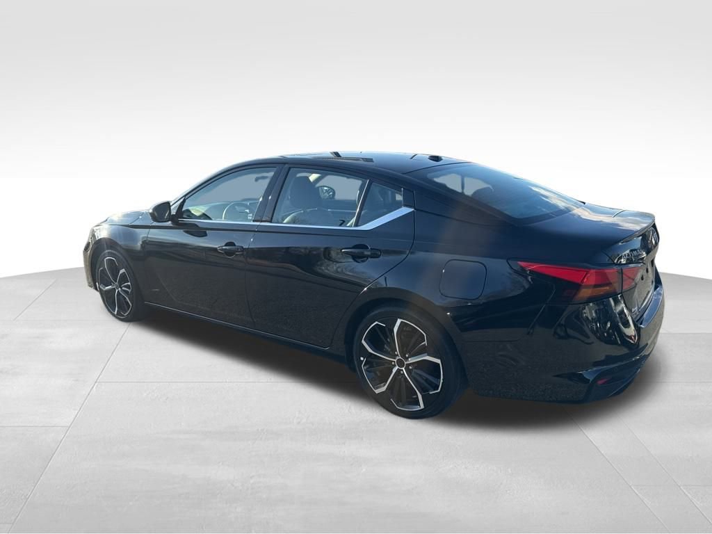 Used 2024 Nissan Altima 2.5 SR image 3