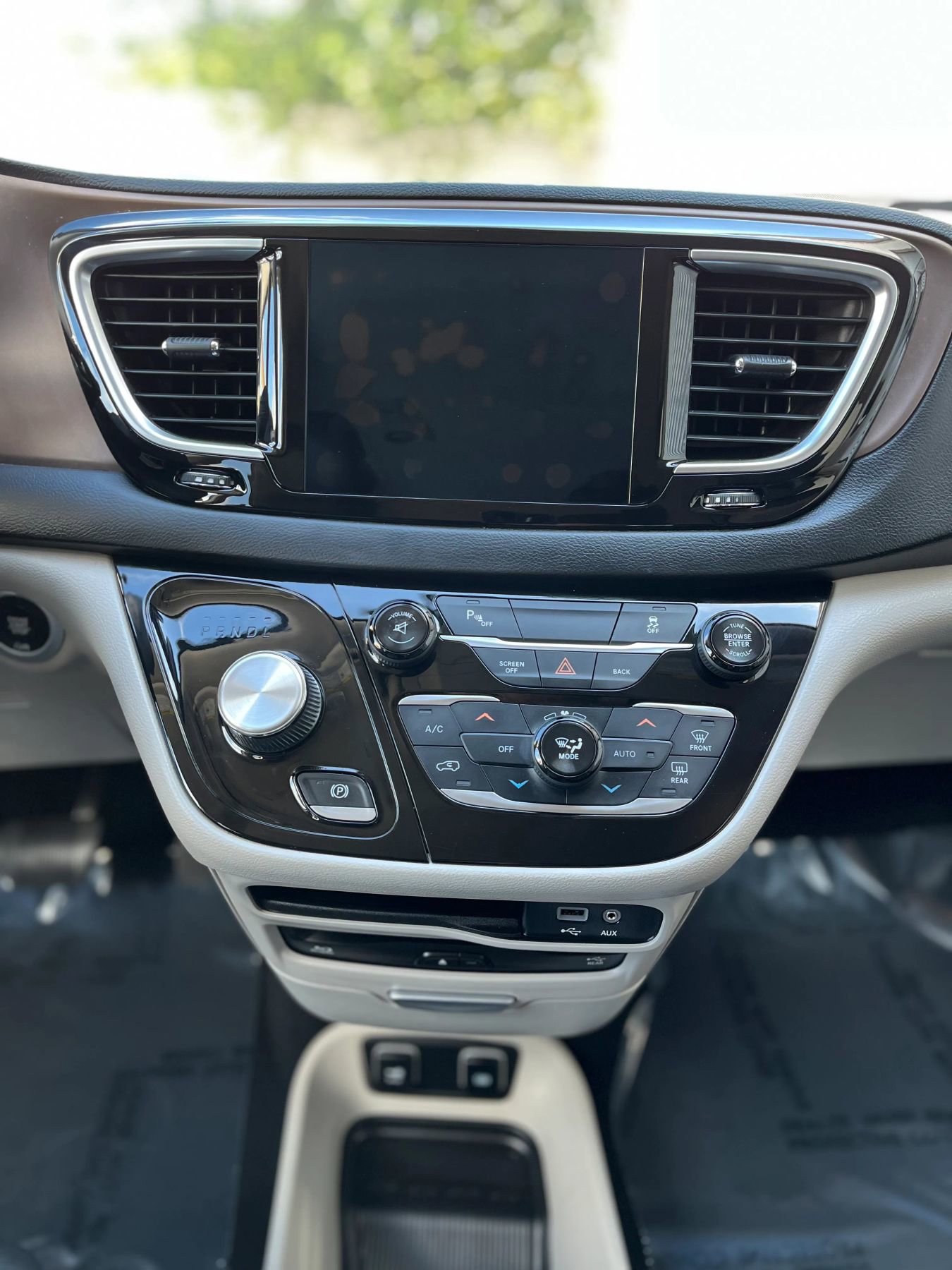 Used 2017 Chrysler Pacifica Touring-L Plus w/ Tire & Wheel Group FWD image 23