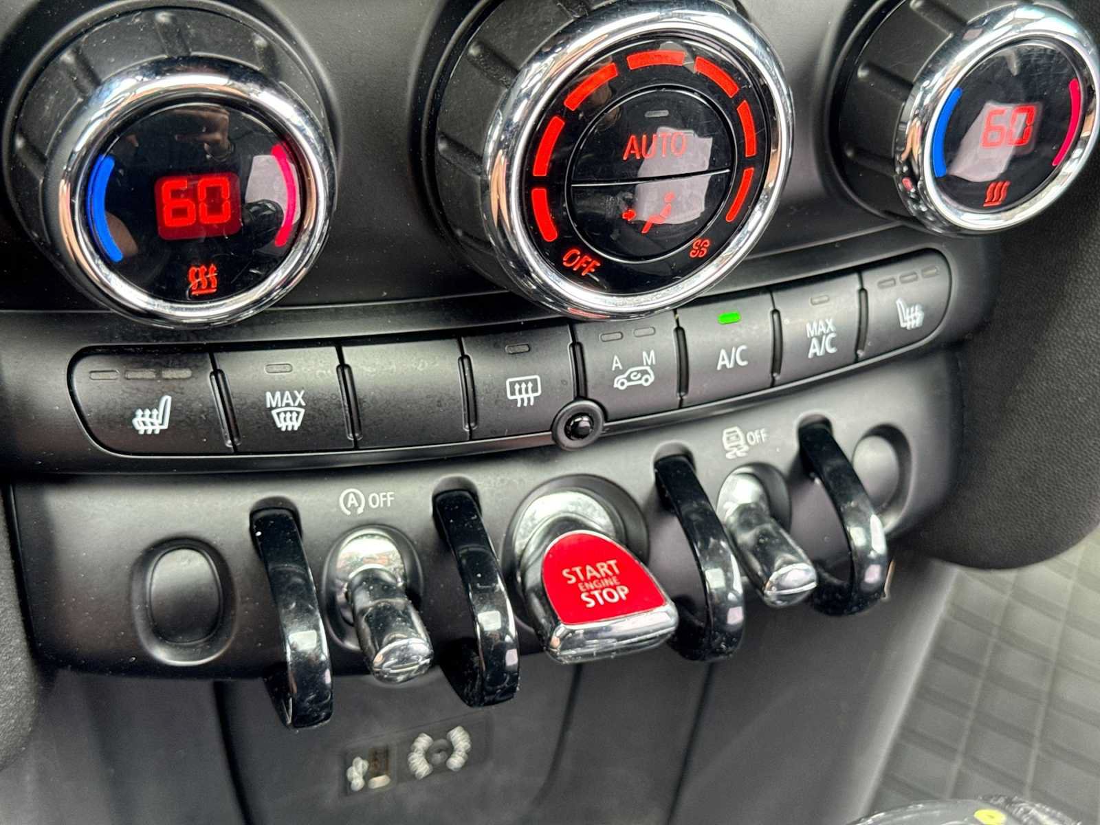 Used 2015 MINI Cooper 4-Door Hardtop FWD image 28