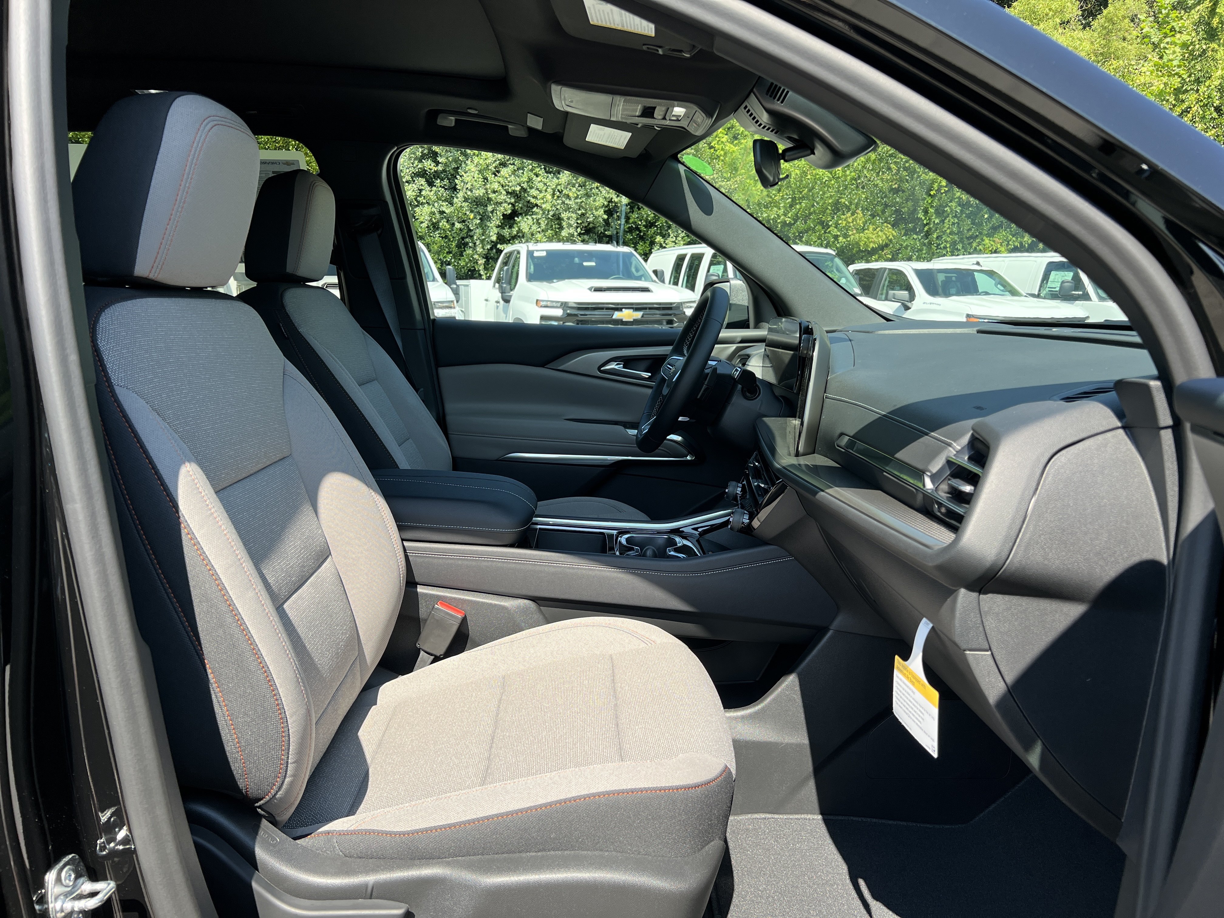 New 2026 Chevrolet Traverse LT w/ Sun and Wheel Package FWD image 33
