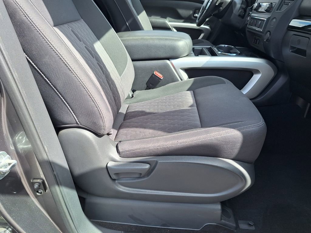 Used 2024 Nissan Titan SV w/ SV Convenience Package image 26