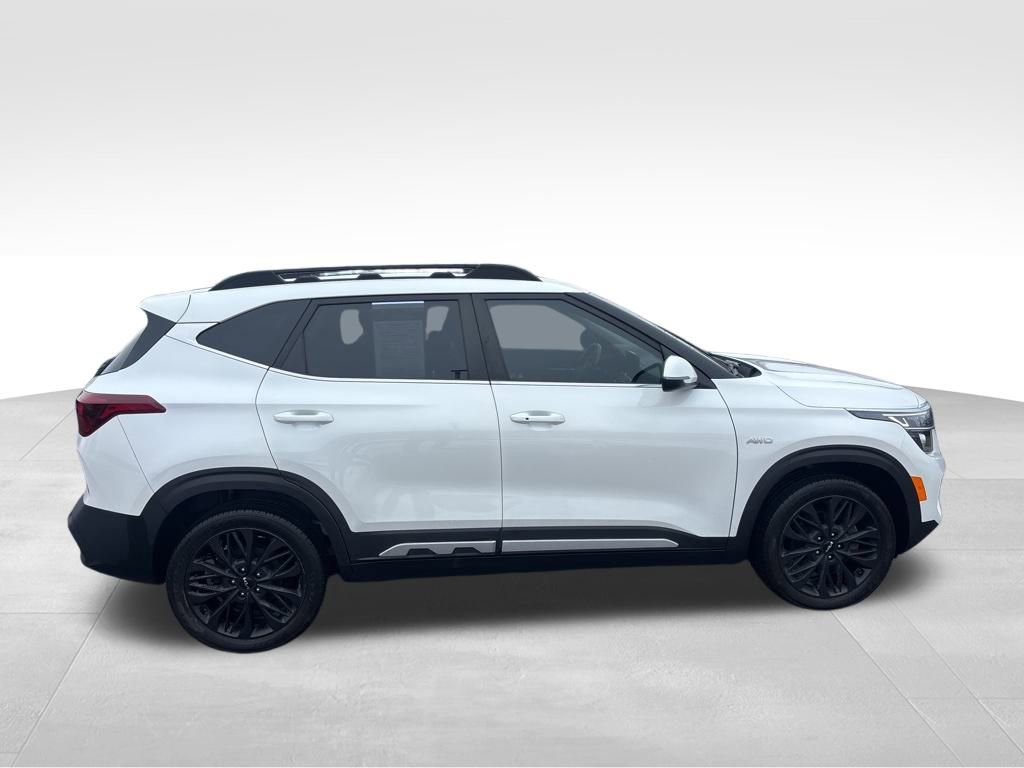 Used 2022 Kia Seltos Nightfall Edition image 27