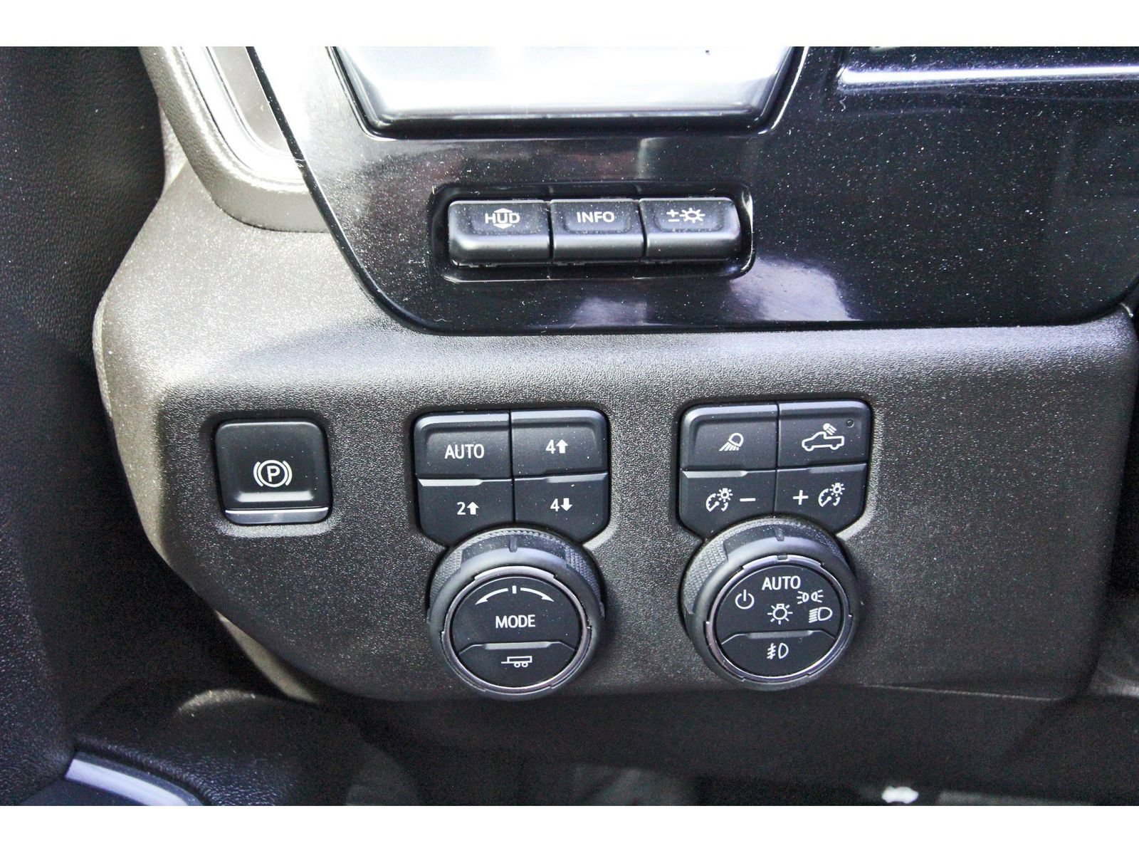 Used 2025 Chevrolet Silverado 3500 High Country w/ High Country Premium Package AWD/4WD image 19