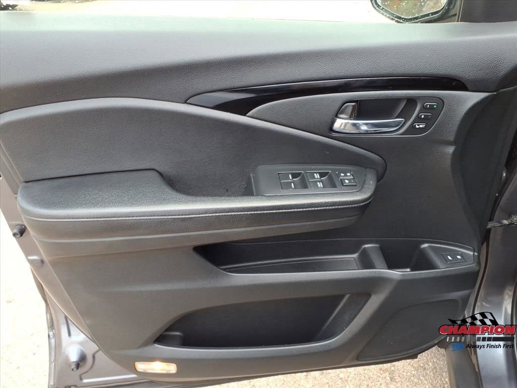 Used 2016 Honda Pilot Touring image 14