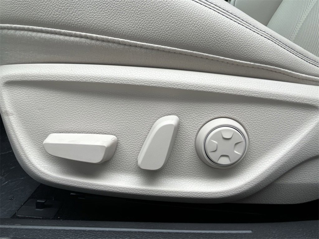 New 2026 Genesis G70 2.5T image 14