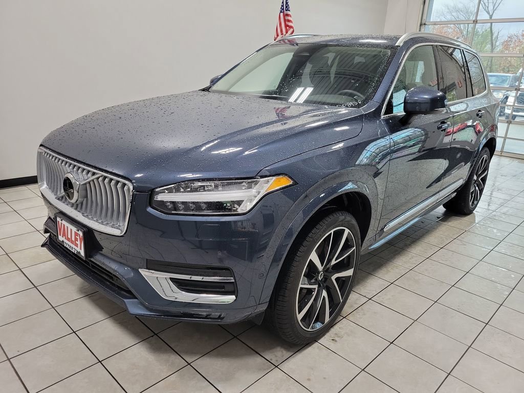 Used 2025 Volvo XC90 B5 Plus w/ Protection Package Premier image 2