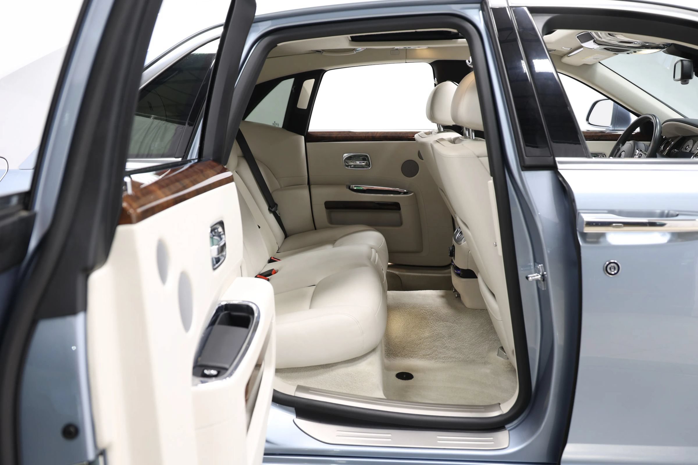 Used 2017 Rolls-Royce Ghost RWD image 90