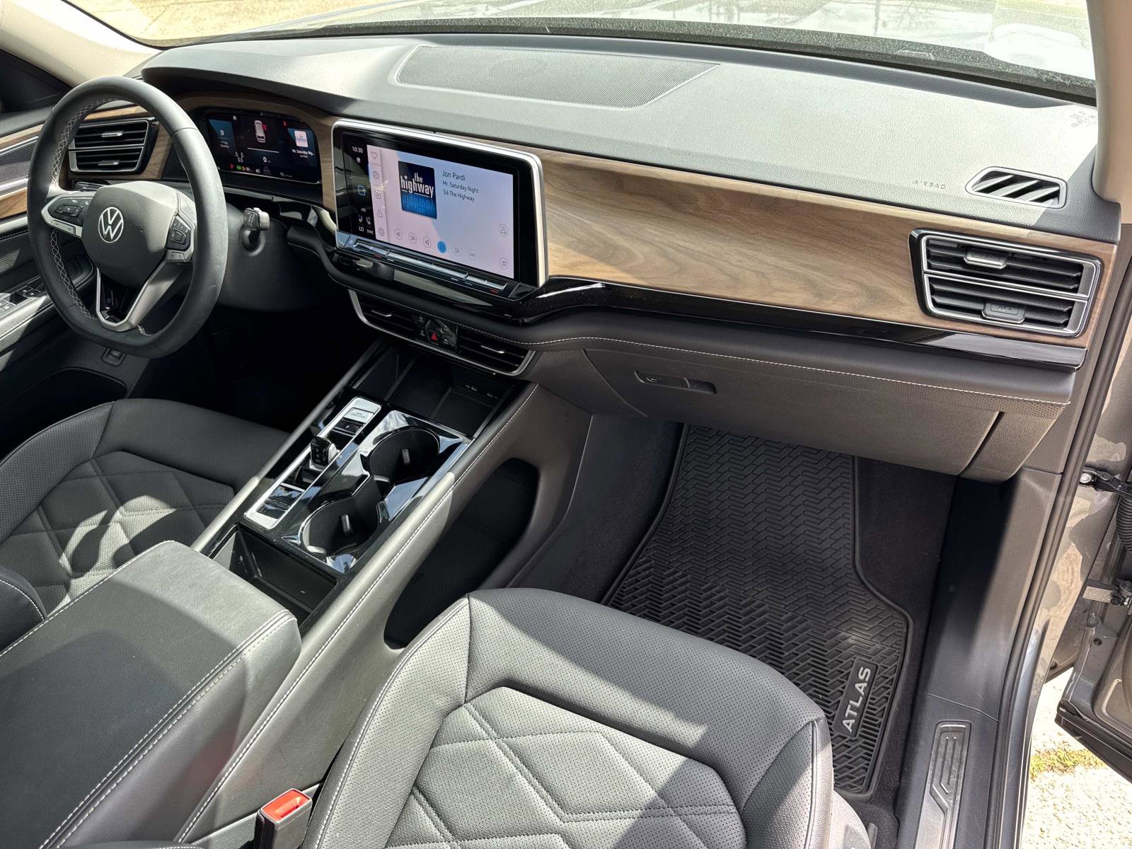 Used 2024 Volkswagen Atlas SE image 12