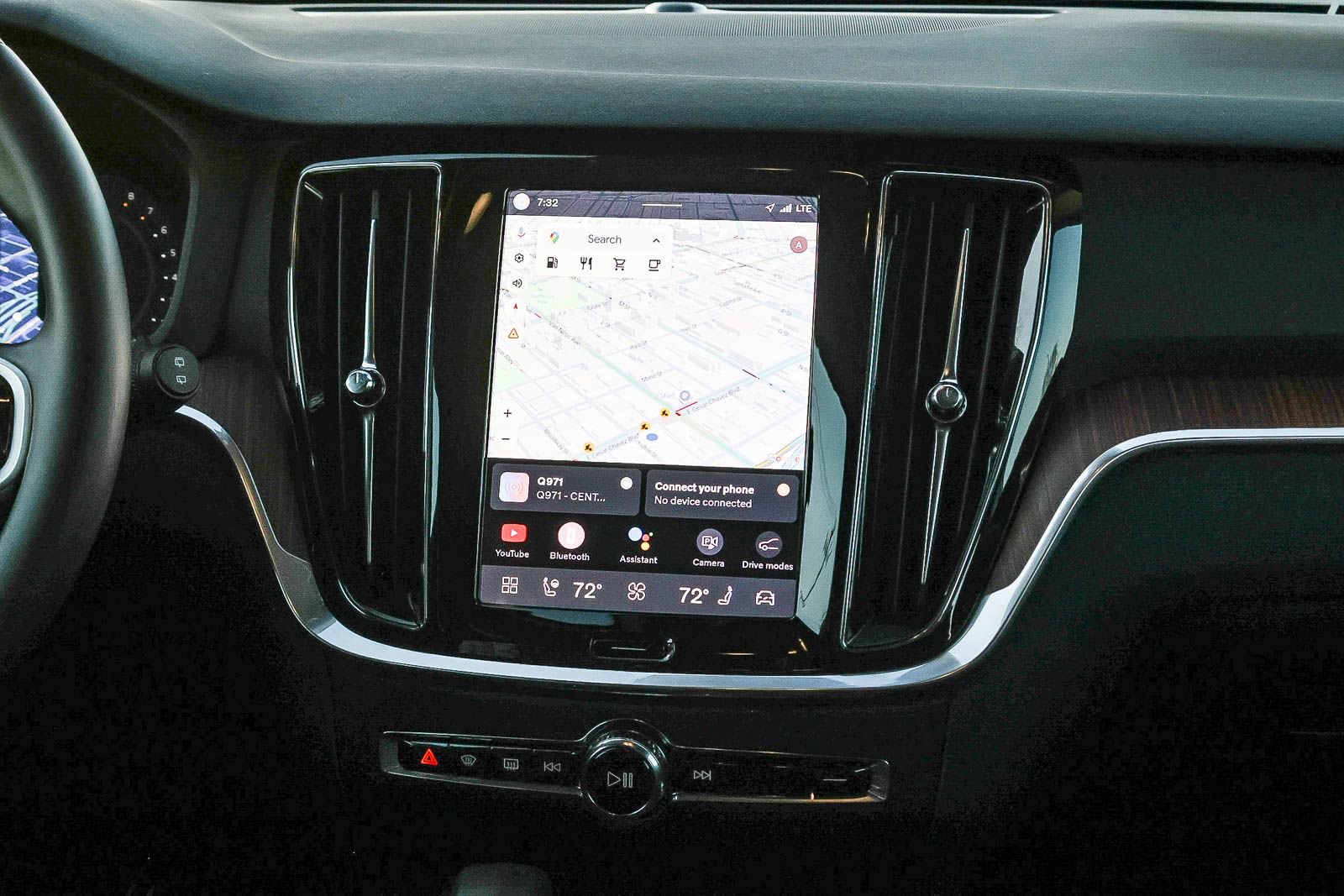 Used 2025 Volvo V60 B5 Cross Country Plus image 24