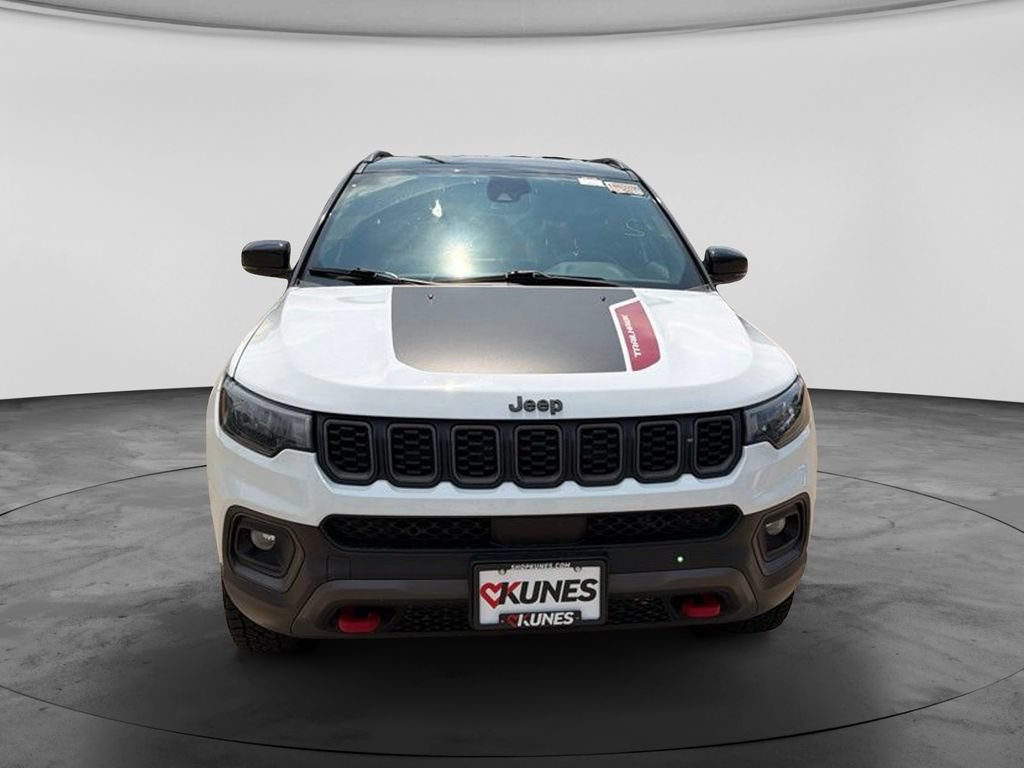 Used 2025 Jeep Compass Trailhawk AWD/4WD image 4