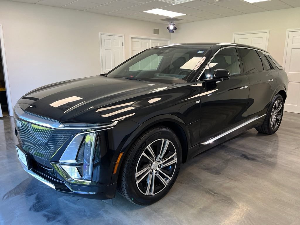 Certified 2024 Cadillac Lyriq Luxury AWD/4WD image 4