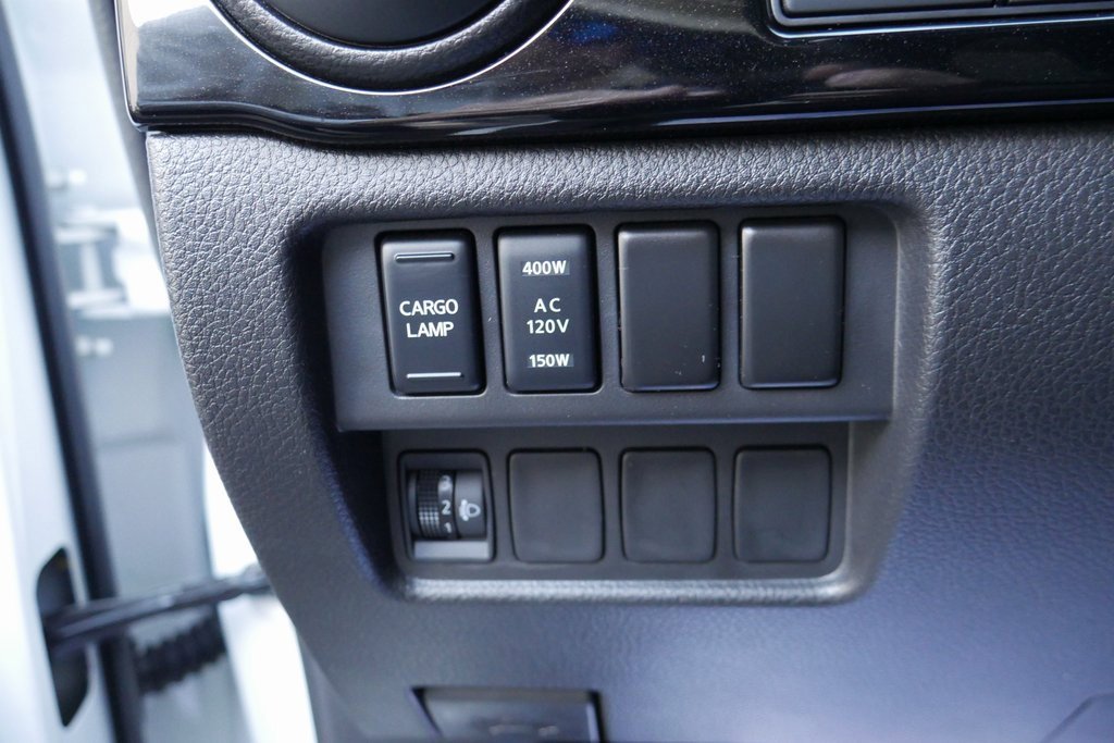 Used 2023 Nissan Titan SV w/ SV Convenience Package image 11