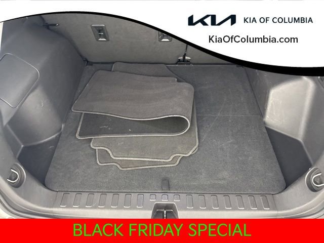 Used 2024 GMC Terrain SLT image 25