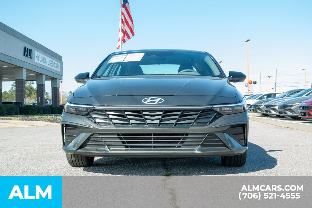 Used 2025 Hyundai Elantra Sport FWD image 9