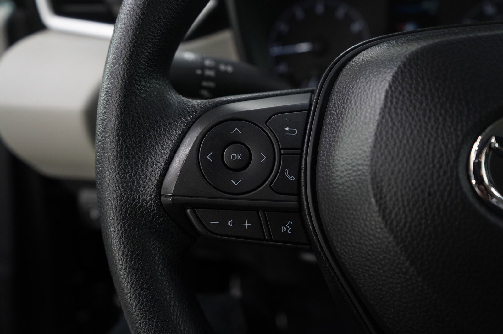 Used 2025 Toyota Corolla LE image 16