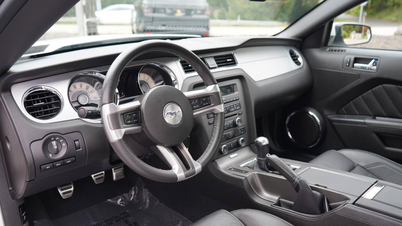 Used 2010 Ford Mustang GT RWD image 65