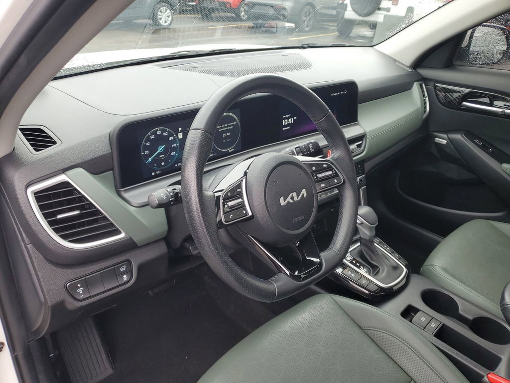 Used 2024 Kia Seltos SX w/ SX Sunroof Package image 14