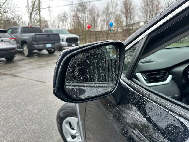 Used 2020 Toyota RAV4 LE w/ Carpet Mat Package image 17