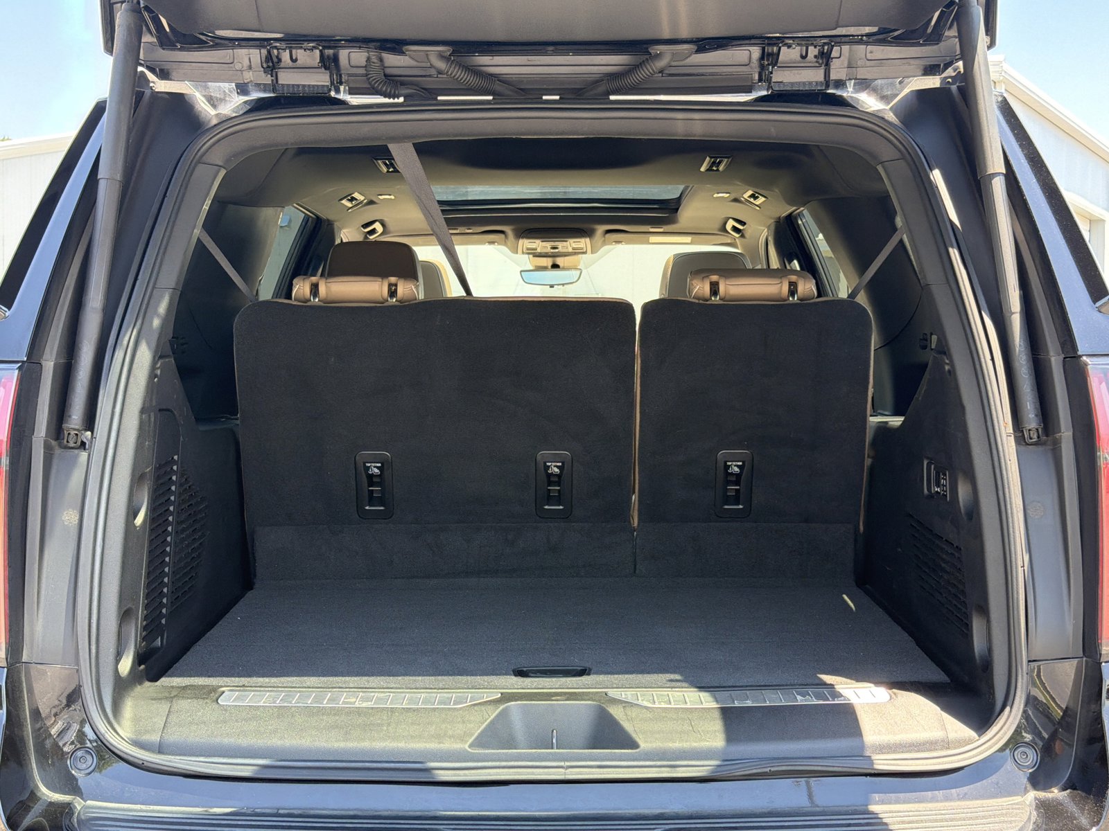 Used 2024 Chevrolet Suburban Premier w/ Premium Package RWD image 33