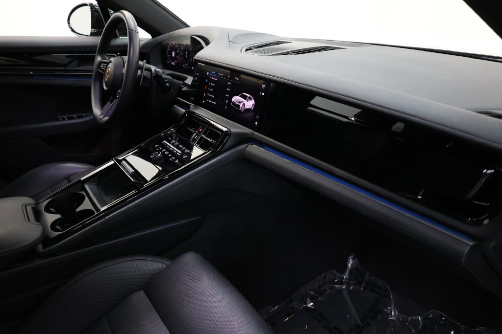 Used 2025 Porsche Panamera image 79