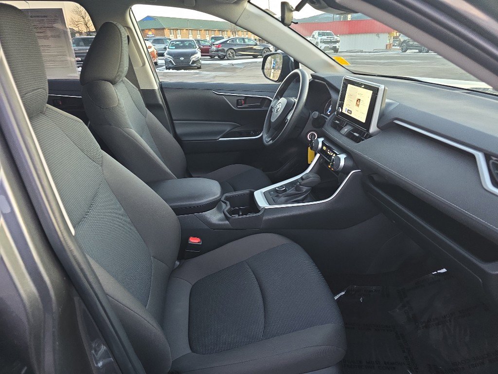 Used 2025 Toyota RAV4 LE image 28